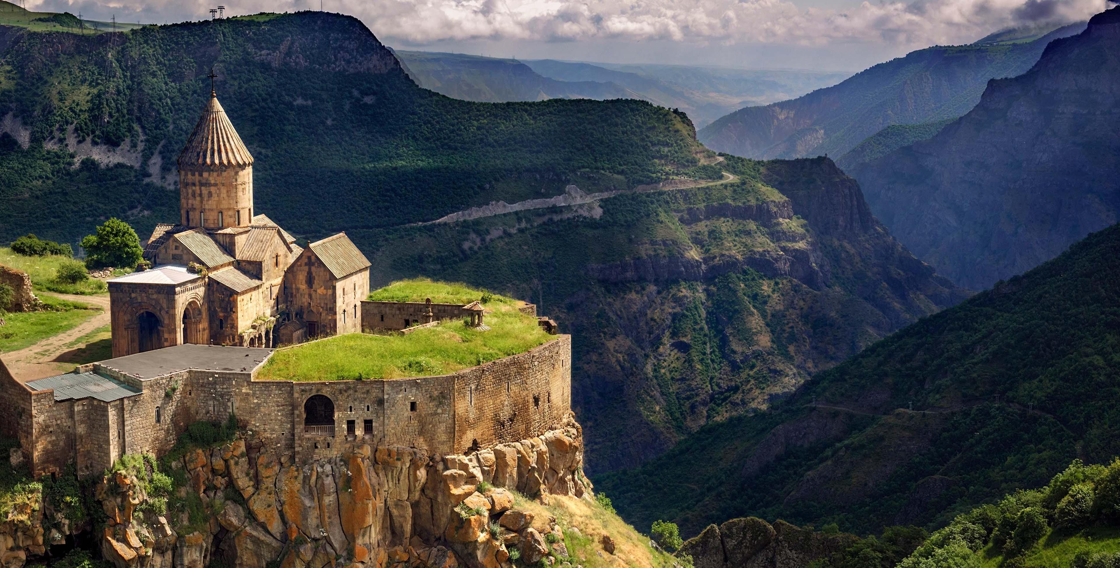 Travel_Armenia_Churches_07-min