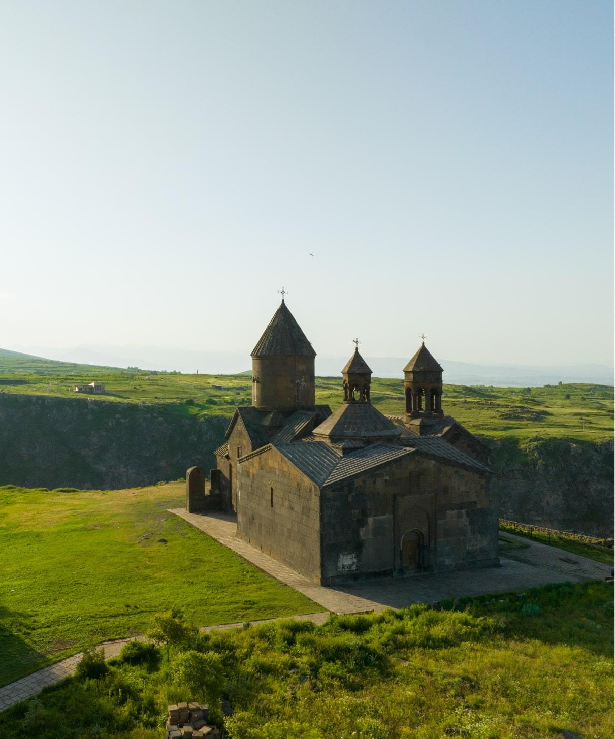Top_Churches_Saghmosavank_S-min
